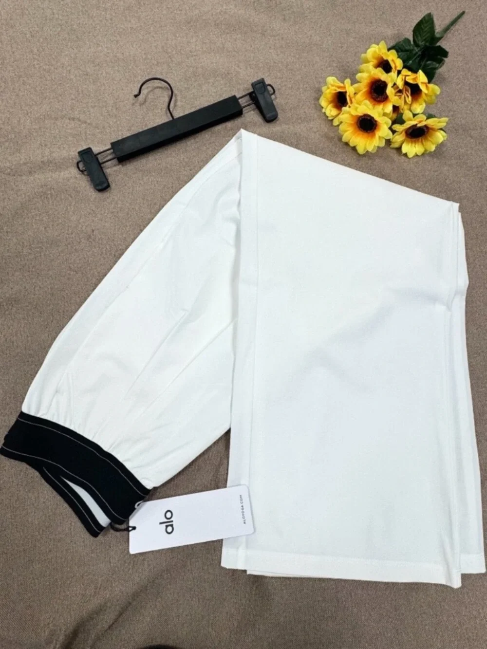ALO Yoga comfortable white
